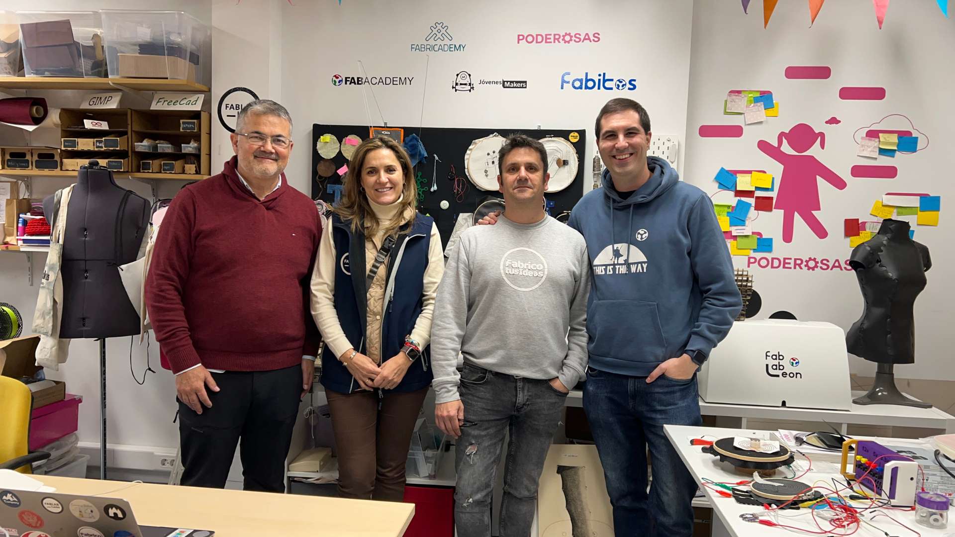 Visita de Aristarco Cortes a Fab Lab León