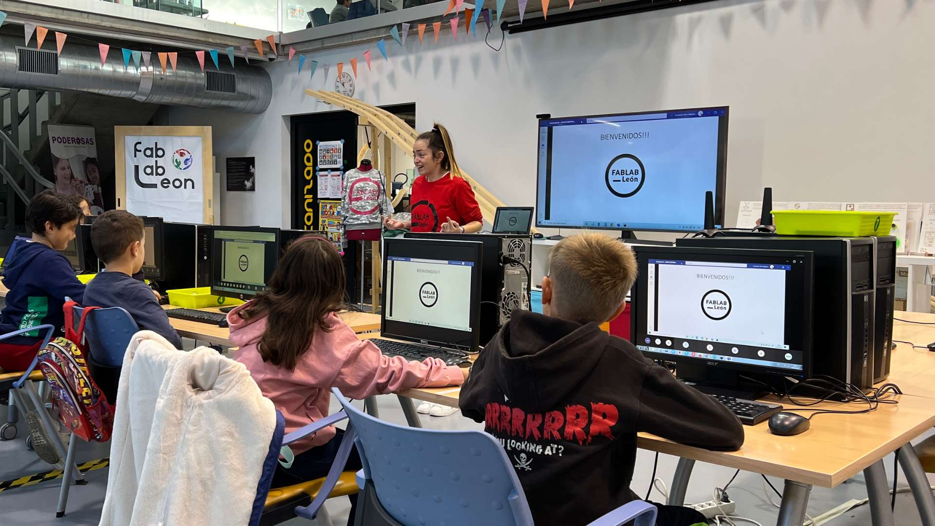 Tania en las extraescolares. Tania en las extraescolares.