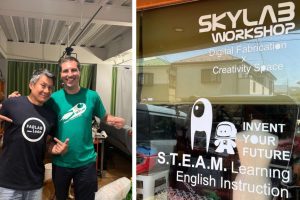 Adrian visitando a Rico en Skylab Worshop.