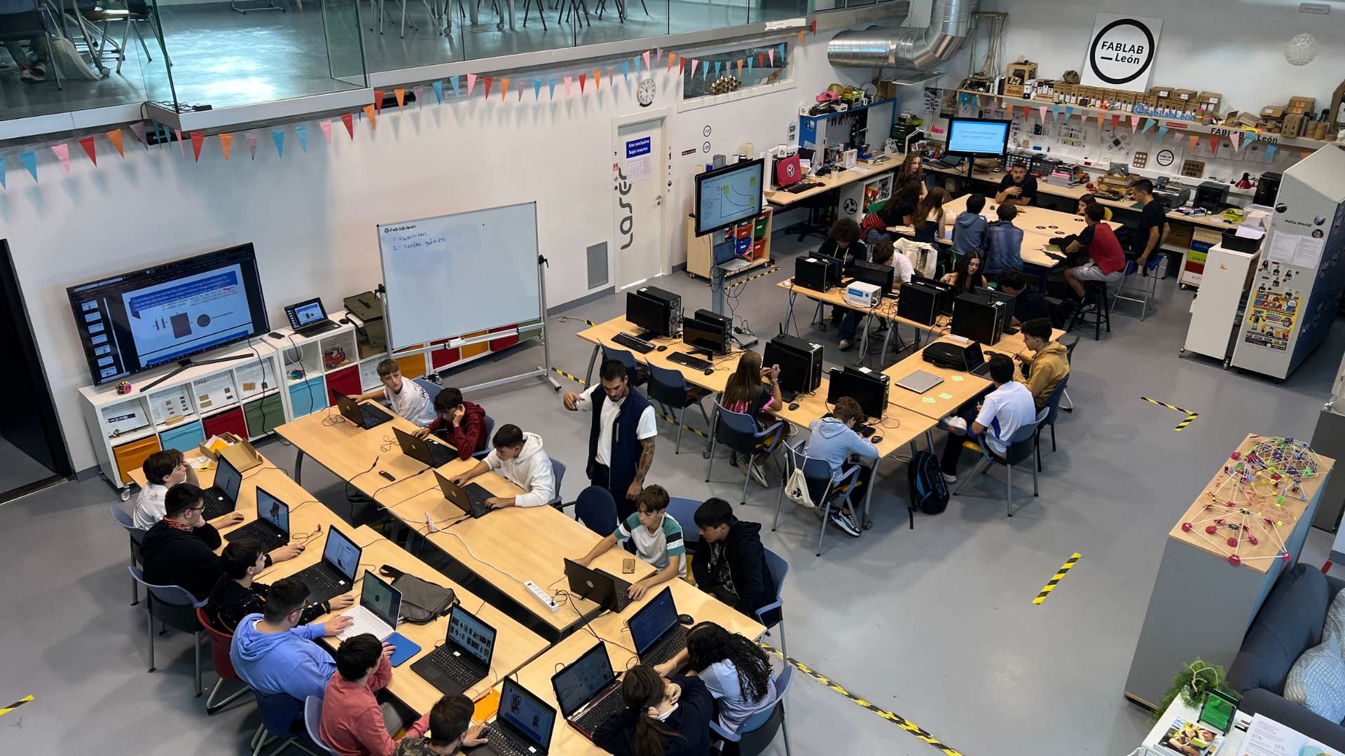 Jovenes makers en Fab Lab León