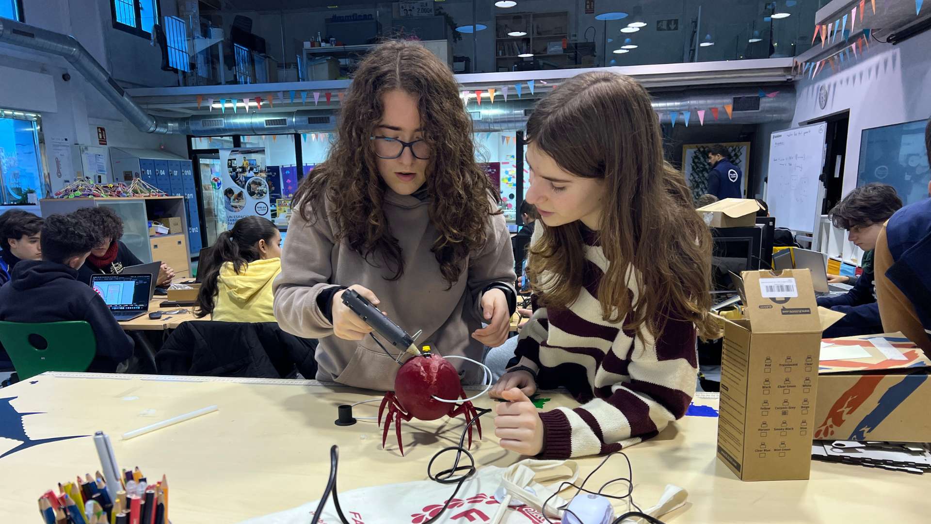 Amigas y jovenes makers